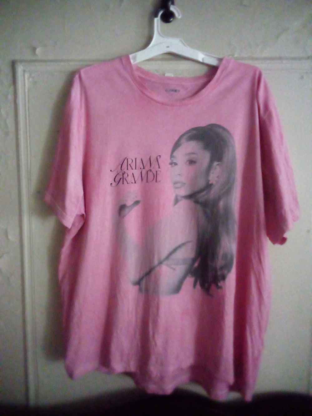 Ariana Grande Old Navy Positions Pink Graphic Tee XXL Worn Teeny Hole On Sleeve